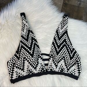 NWOT Next Bikini Top Black & White Pattern Small